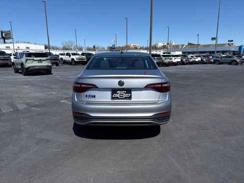 Used 2023 Volkswagen Jetta S image 4