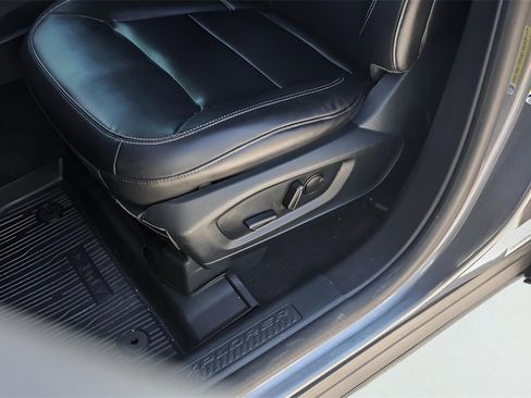 Used 2021 Ford Explorer XLT w/ Equipment Group 202A image 11