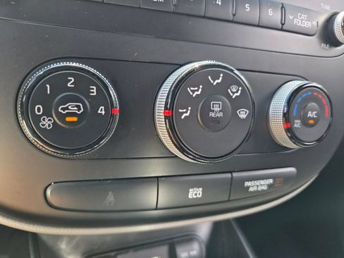 Used 2015 Kia Soul + FWD image 25