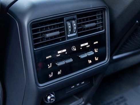 Certified 2025 Porsche Cayenne Coupe image 41