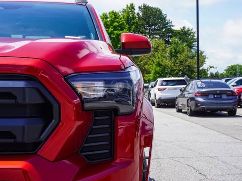 Used 2024 Toyota Tacoma SR5 w/ SR5 Upgrade Package RWD image 37