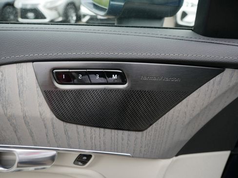 Certified 2025 Volvo XC90 B6 Ultra AWD/4WD image 16