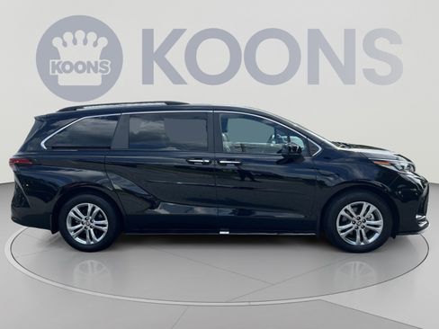 Used 2023 Toyota Sienna XSE w/ XSE Plus Package AWD/4WD image 8