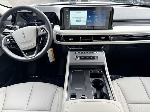 New 2026 Lincoln Aviator 2WD w/ Jet Appearance Package image 16