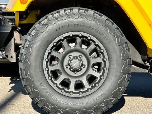 Used 2015 Jeep Wrangler Unlimited Sahara image 27