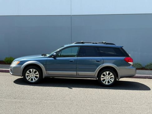 Used 2009 Subaru Outback 2.5i Limited AWD/4WD image 3