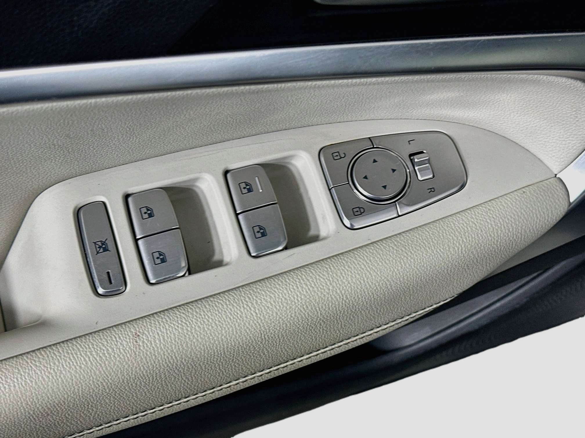 Used 2025 Genesis G70 2.5T RWD image 15