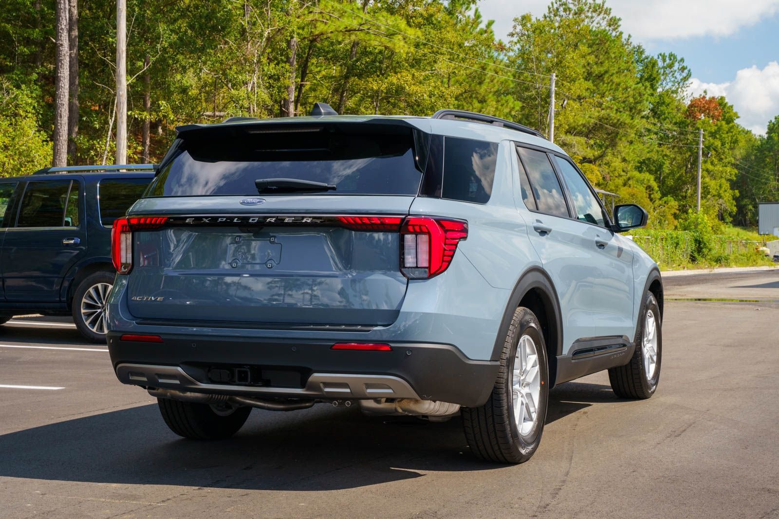 New 2026 Ford Explorer Active w/ Active Comfort Package RWD image 5
