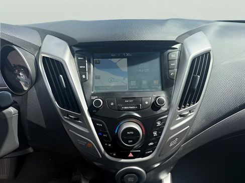 Used 2017 Hyundai Veloster Value Edition image 15