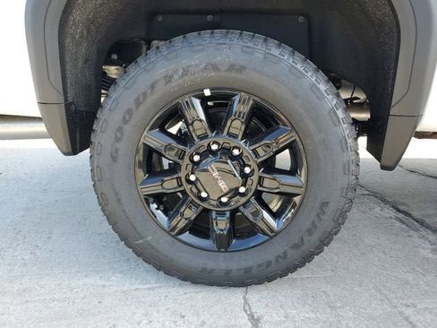 New 2026 GMC Sierra 2500 AT4 w/ AT4 Premium Plus Package AWD/4WD image 6