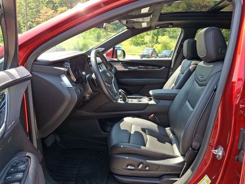 Used 2025 Cadillac XT5 Premium Luxury AWD/4WD image 13