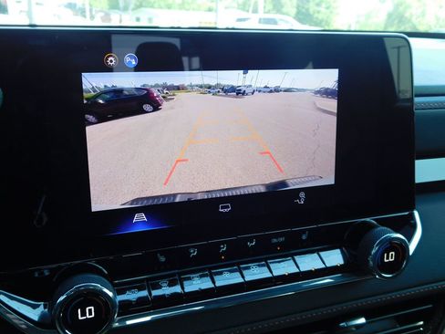 Used 2026 Chevrolet Colorado Z71 AWD/4WD image 37