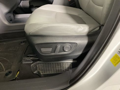Used 2022 Toyota Sienna XLE FWD image 22