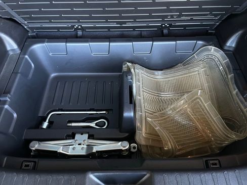 Used 2011 Nissan Juke SV image 27