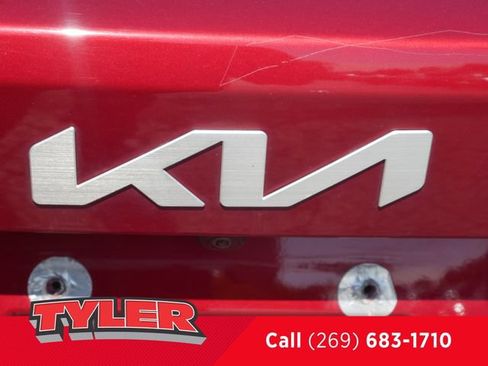 Used 2022 Kia Sorento LX AWD/4WD image 13