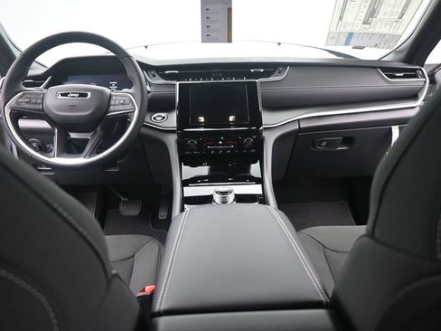 New 2025 Jeep Grand Cherokee L Laredo w/ Luxury Tech Group I image 26