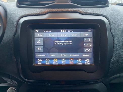 Used 2019 Jeep Renegade Latitude FWD image 20