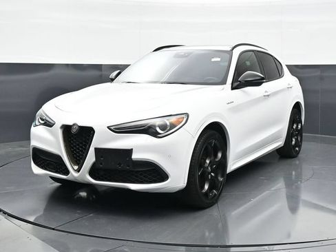 Used 2022 Alfa Romeo Stelvio Veloce AWD/4WD image 5