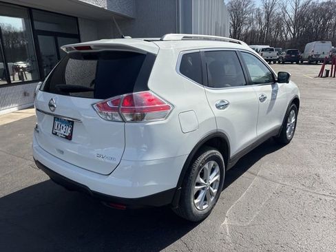 Used 2016 Nissan Rogue SV w/ SV Premium Package image 12
