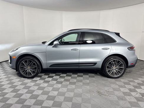 Certified 2026 Porsche Macan AWD/4WD image 2