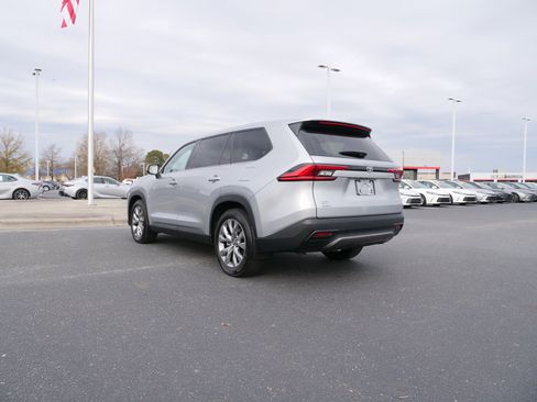 Used 2024 Toyota Grand Highlander Limited image 4