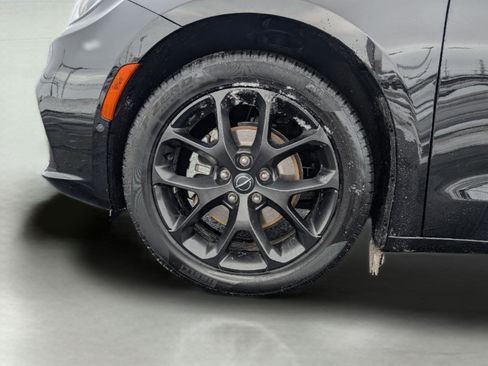 Used 2026 Chrysler Pacifica Limited w/ S Appearance Package image 8