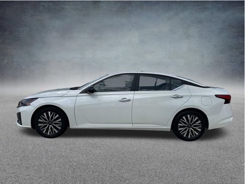 Used 2025 Nissan Altima 2.5 SV FWD image 6