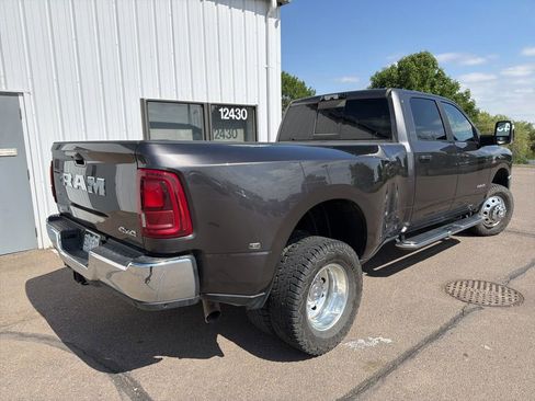 Used 2025 RAM 3500 Laramie AWD/4WD image 3