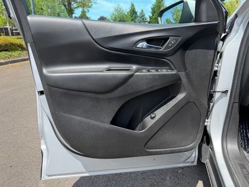 Used 2022 Chevrolet Equinox LT w/ Driver Convenience Package FWD image 12