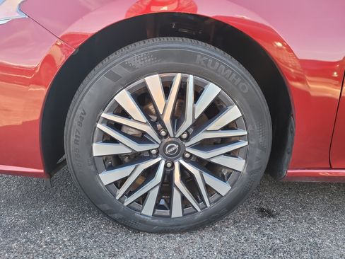 Used 2025 Nissan Altima 2.5 SV FWD image 8