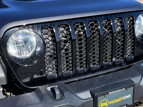 Used 2021 Jeep Gladiator Willys image 33