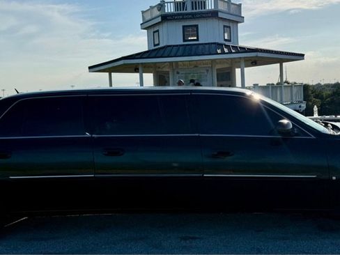 Used 2008 Cadillac DTS w/ Sun And Sound Package FWD image 4