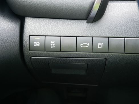Used 2018 Toyota Camry XLE FWD image 26