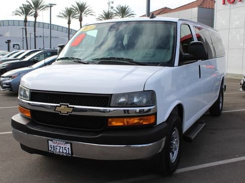 Used 2020 Chevrolet Express 3500 LT w/ LT Preferred Equipment Group RWD image 4