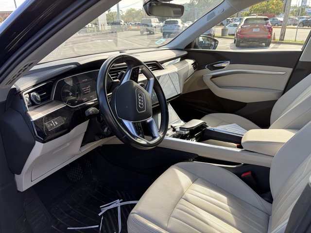 Used 2024 Audi Q8 e-tron Premium Plus AWD/4WD image 4