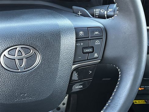 Used 2025 Toyota Camry SE image 14