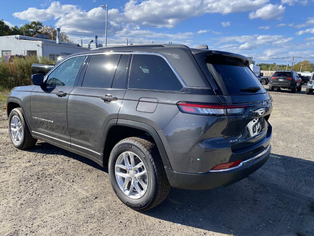 New 2026 Jeep Grand Cherokee Laredo X AWD/4WD image 3