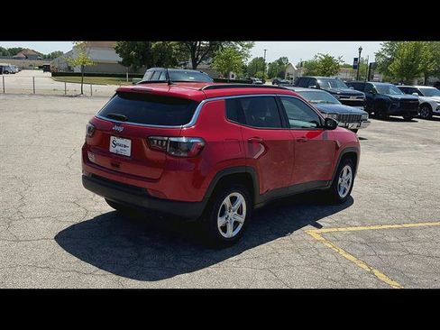 Used 2024 Jeep Compass Latitude AWD/4WD image 36