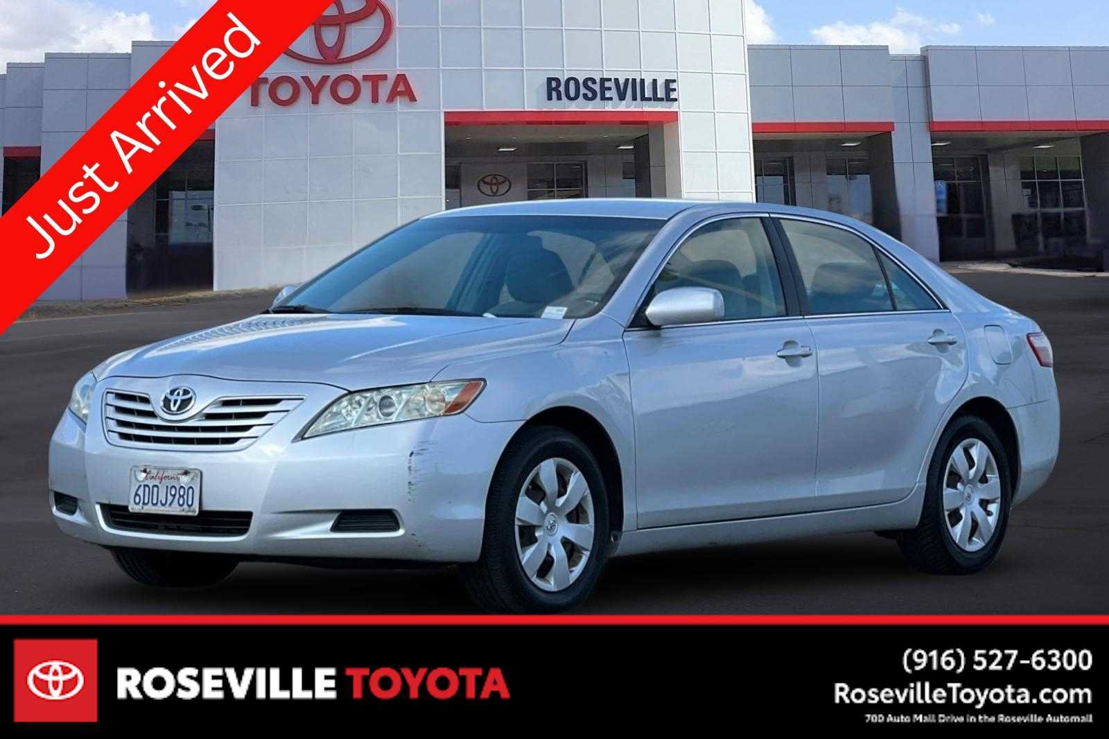 Used 2009 Toyota Camry LE FWD image 1