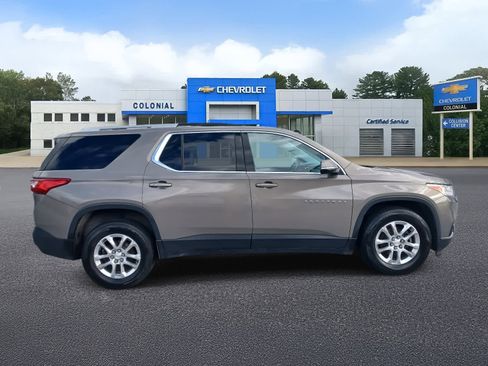 Used 2018 Chevrolet Traverse LT image 3