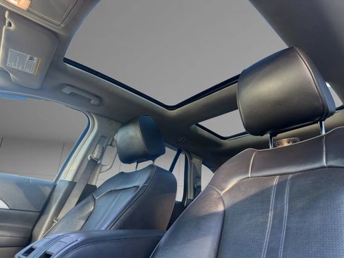 Used 2012 Lincoln MKX AWD image 16