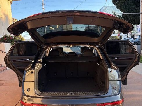 Used 2018 Audi Q5 2.0T Premium Plus w/ Premium Plus Package image 53