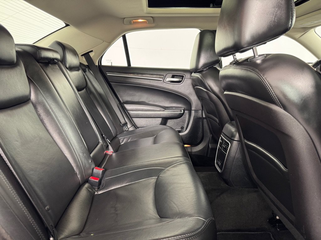 Used 2016 Chrysler 300 Limited RWD image 23