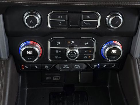 Used 2021 GMC Yukon SLT w/ SLT Premium Package image 25