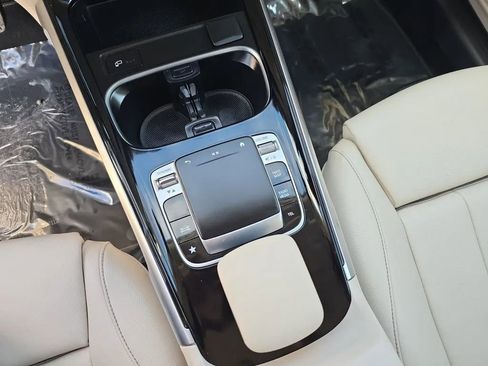 Used 2020 Mercedes-Benz GLB 250 4MATIC image 16