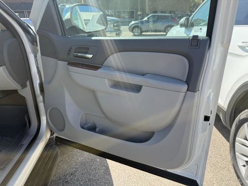 Used 2012 Chevrolet Suburban LTZ image 17