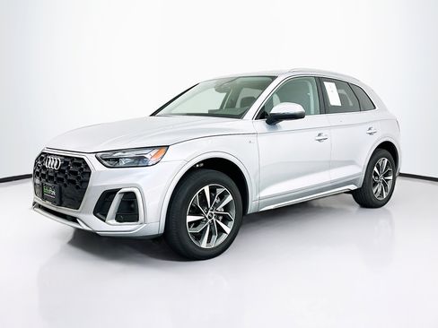 Used 2023 Audi Q5 2.0T Premium Plus w/ Premium Plus Package AWD/4WD image 3