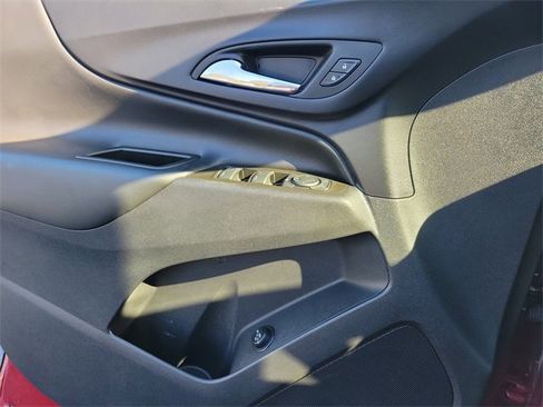 Used 2023 Chevrolet Equinox LT image 21