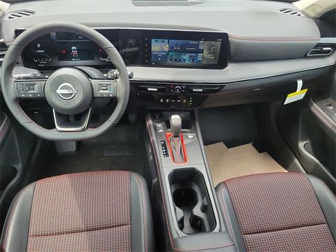 New 2025 Nissan Kicks SR image 18