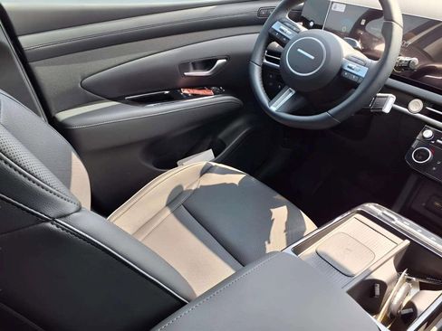 New 2025 Hyundai Tucson Limited image 9